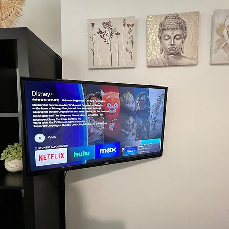 Modern Double Room With Fire Tv 런던 외부 사진